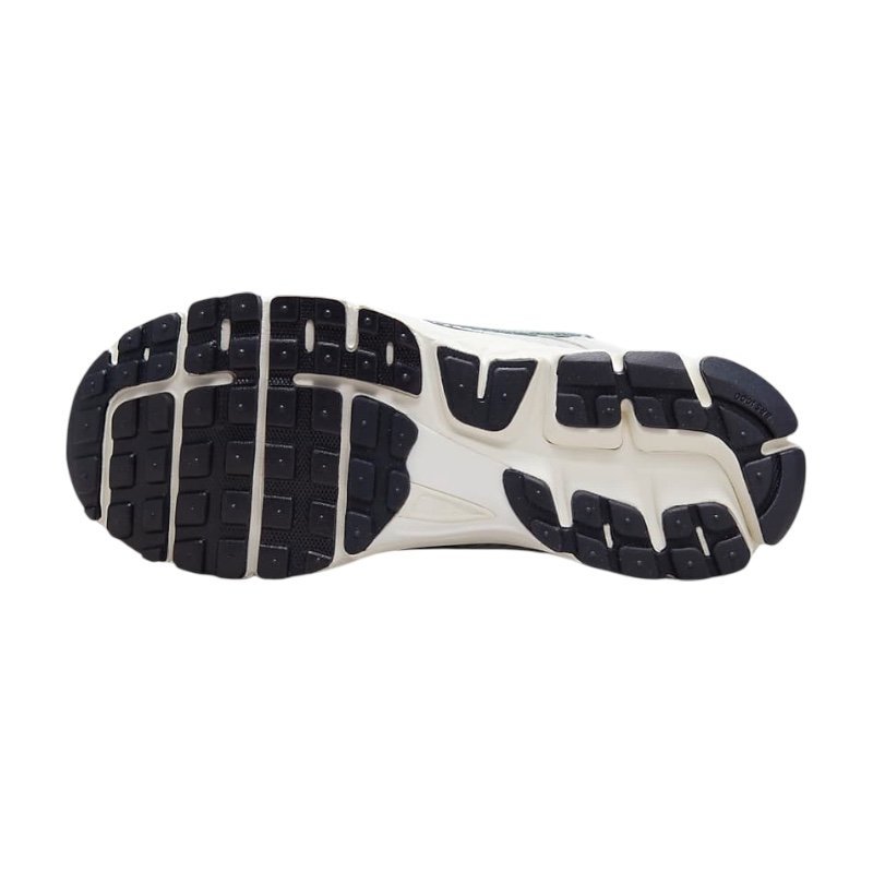 Nike Zoom Vomero 5 white / silver - Image 6
