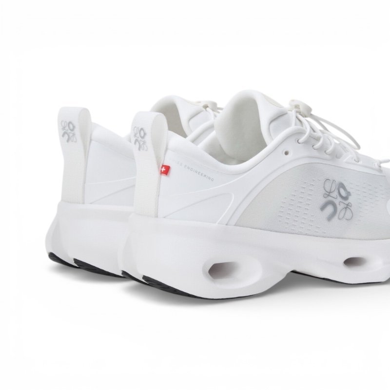 On Running Cloudsolo Loewe White - Image 5